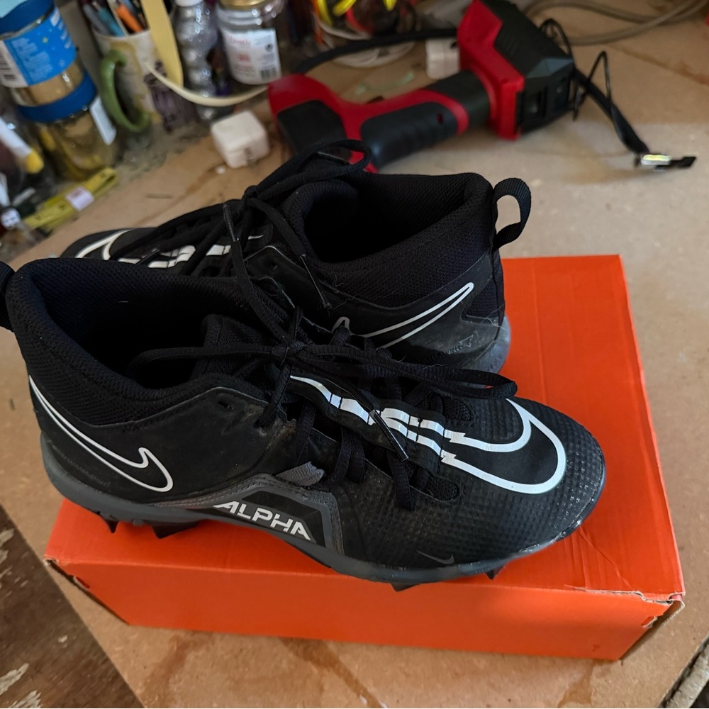 Youth Nike cleats excellent condition! - Picture 4 of 14